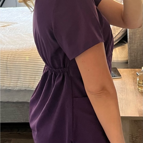 WOMENS SCRUB TOP - Picture 1 of 4